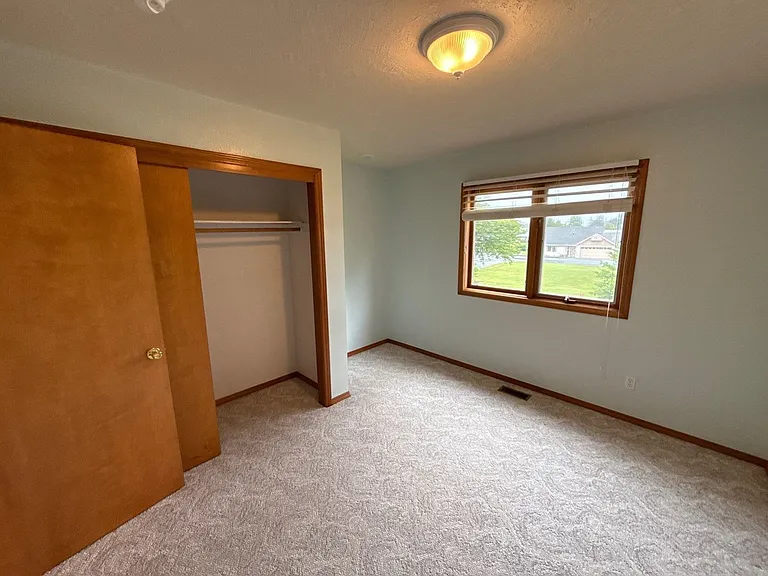 460 SE Conifer Pl — Photo 28