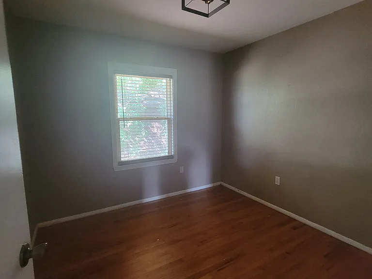 2316 NW 38th Pl — Photo 6