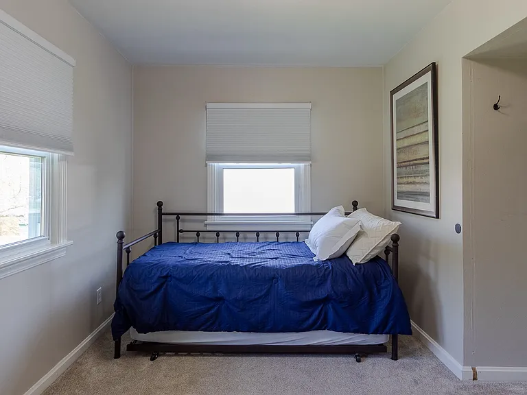 137 W Aaron Dr — Photo 15