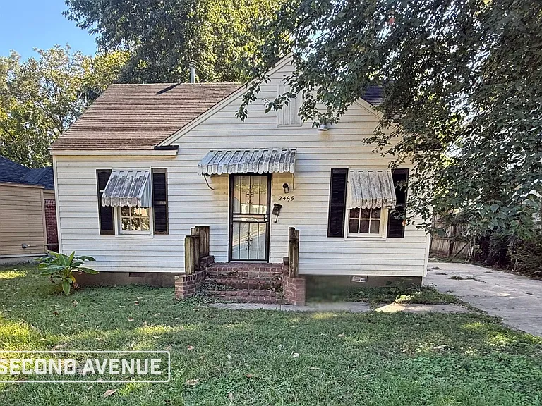 2455 Twain Ave — Photo 1