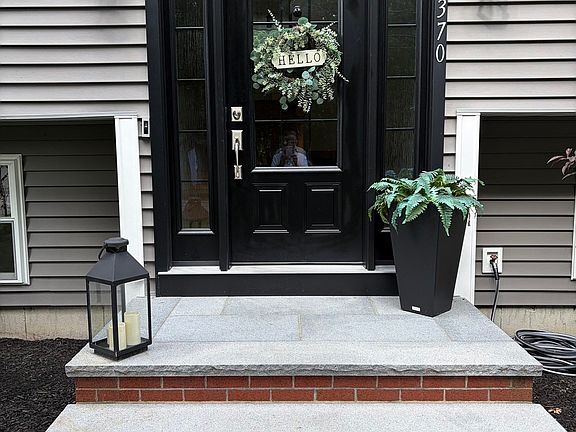 4th image of 370 Forest St