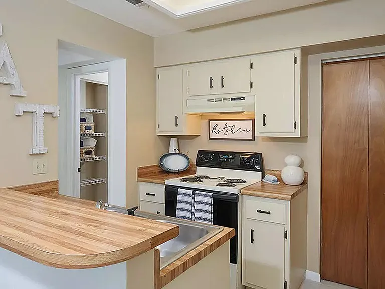 Spyglass Apartments — Photo 31