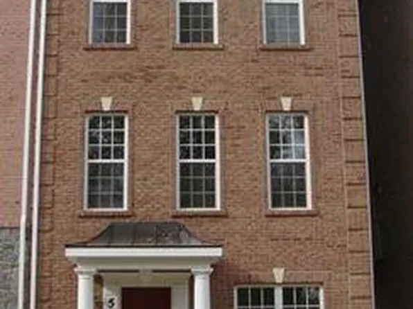 527 Girard St, Gaithersburg, MD 20877