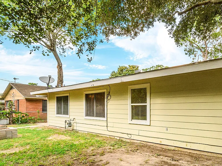 10202 Woodwind Dr — Photo 23