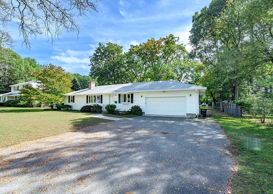 1st image of 557 Maple Rd #1