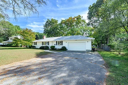 557 Maple Rd #1 Photo 1