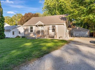 402 N 3rd St, Fisher, IL 61843