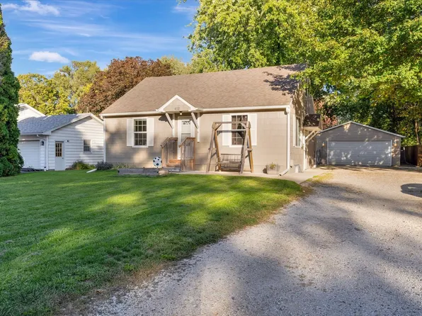 402 N 3rd St, Fisher, IL 61843