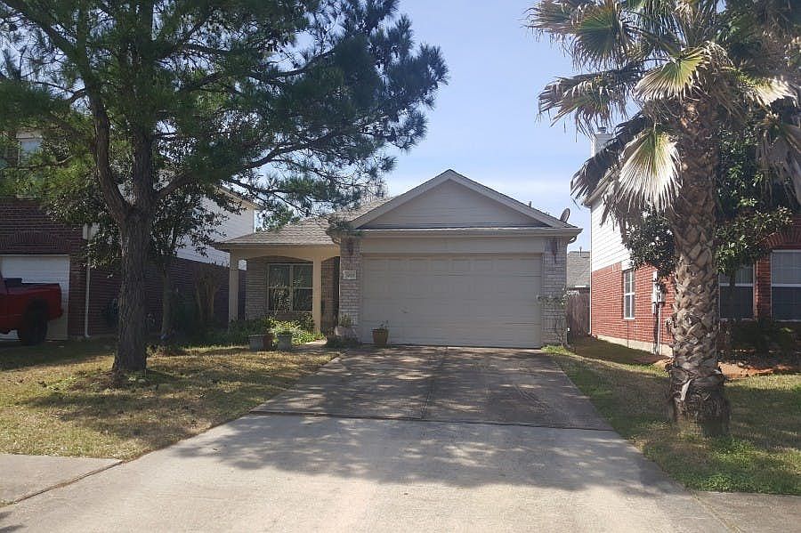 1st image of 19131 Royal Isle Dr
