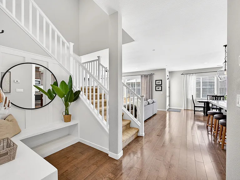 450 Syracuse Ln — Photo 2