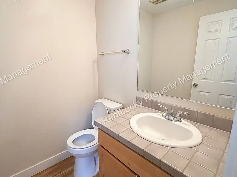 2652 NW 56th St — Photo 14