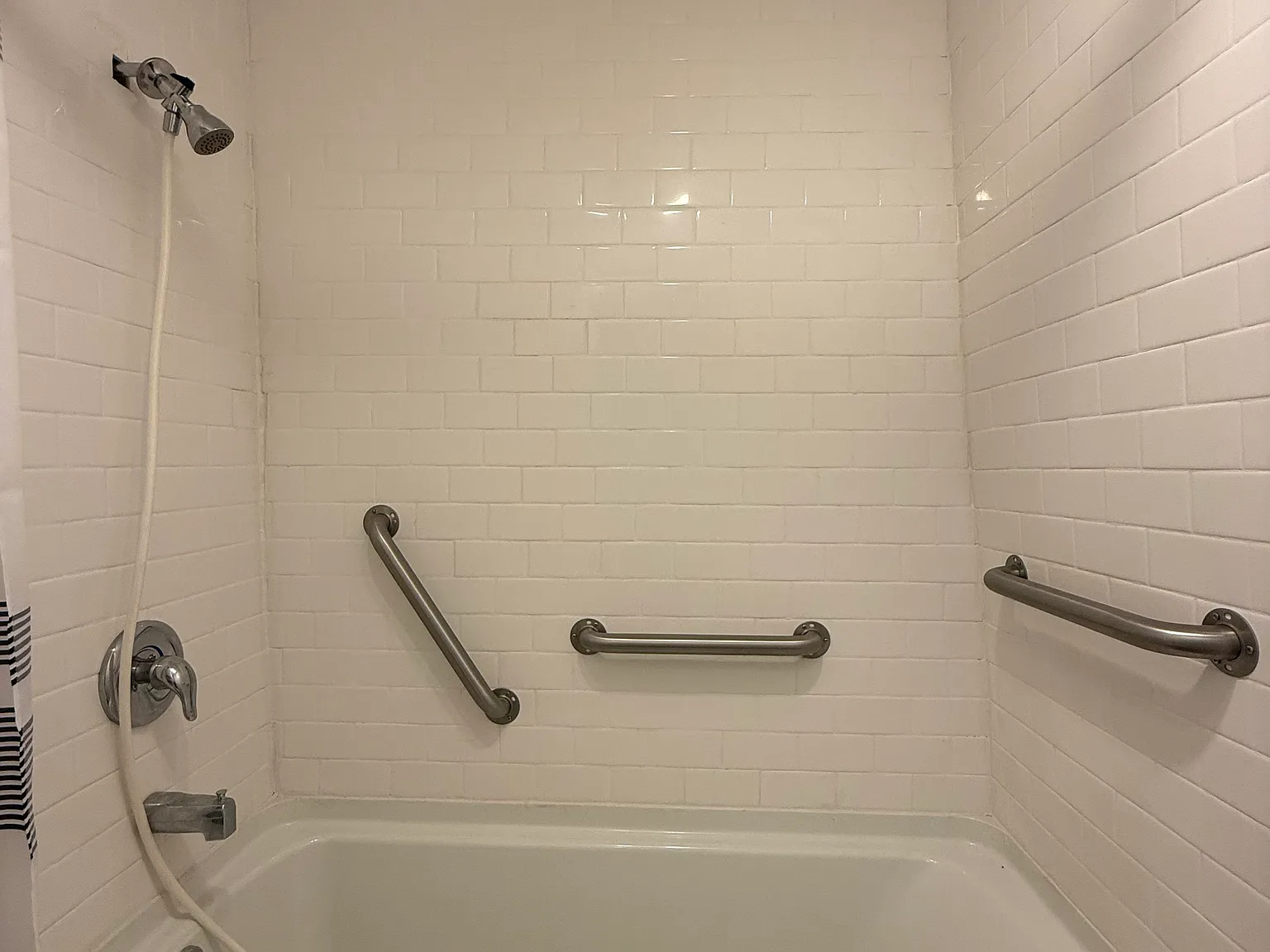 3 bed, 1044 sqft, $1,600 — Photo 2