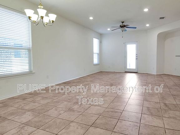 4th image of 1029 Clove Hitch Dr