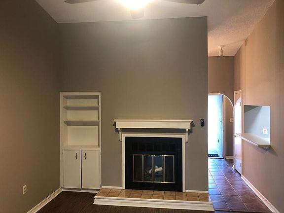 4th image of 301 Kings Row Dr