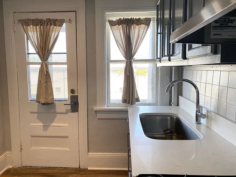 308 E Seneca St — Photo 34