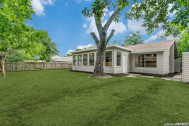 8214 Banbury Dr — Photo 26