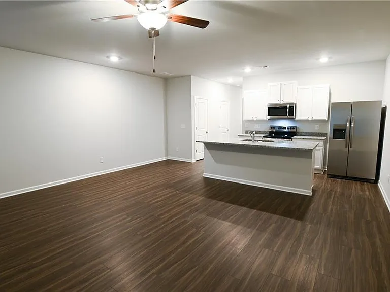 115 Village Green Dr #166 — Photo 8