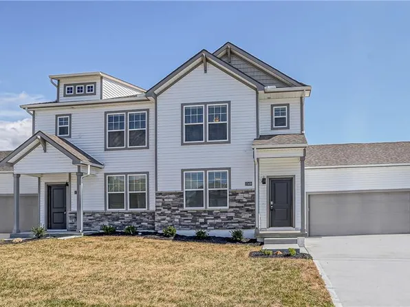 12422 S Parkwood Ln, Lees Summit, MO 64086