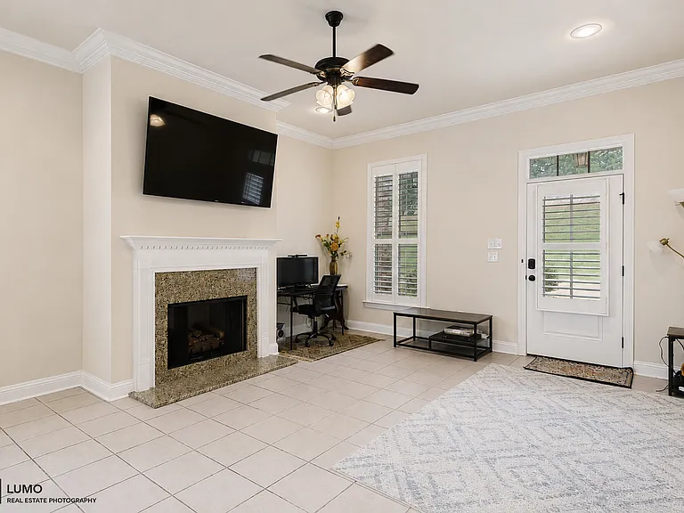631 Riverscape Dr — Photo 3