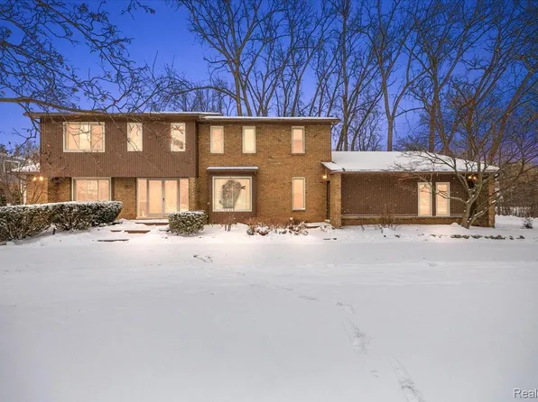 4539 Middleton Dr, West Bloomfield, MI 48323