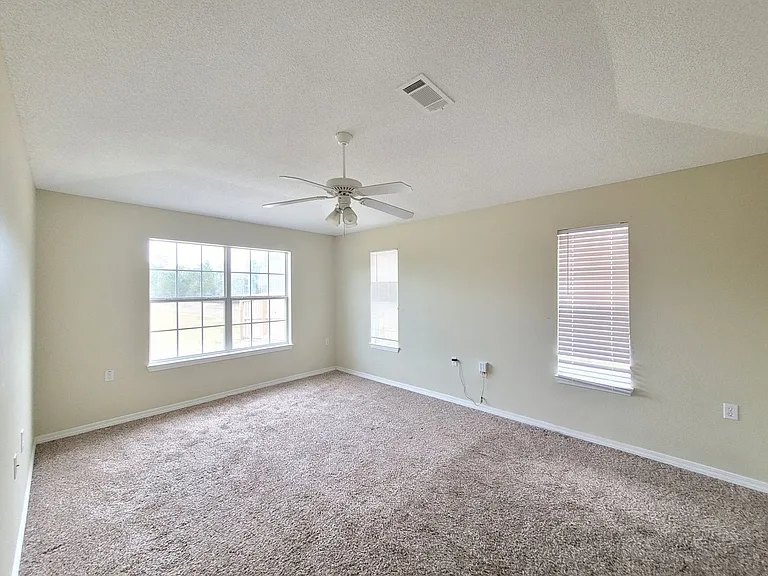 7802 Heirloom Dr — Photo 16