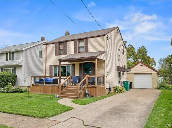 829 92nd St, Niagara Falls, NY 14304