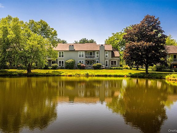 4th image of 21 Pond Dr W