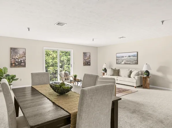 59 Mill St APT 302, Dracut, MA 01826