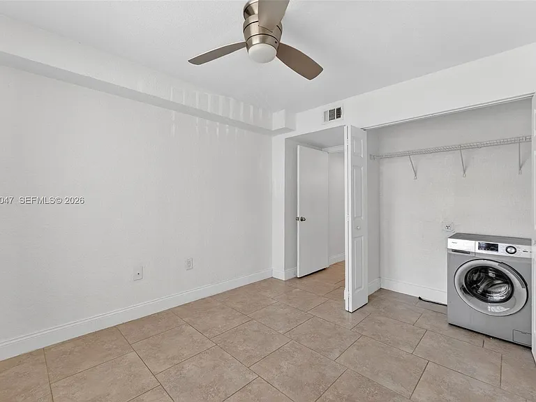 2841 N Oakland Forest Dr #110 — Photo 21