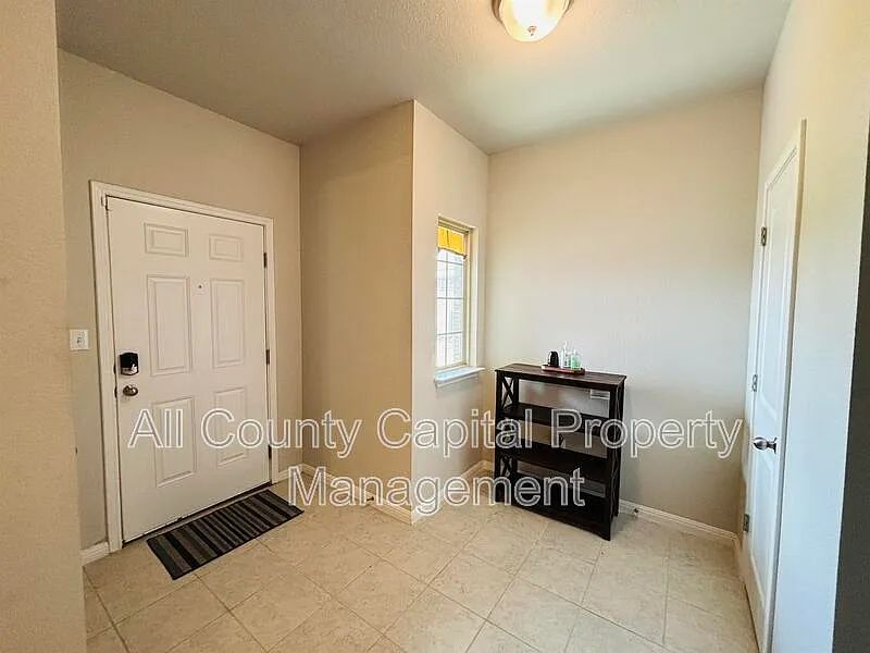 3 bed, 2.0 bath, 2046 sqft, $2,055 — Photo 3