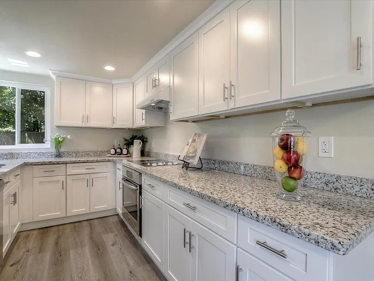139 Brenton Ct — Photo 7