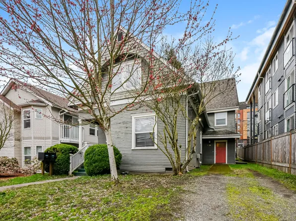 5250-5252 Brooklyn Ave N, Seattle, WA