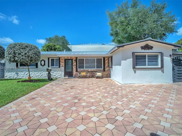 640 SW 69th Way, Pembroke Pines, FL 33023