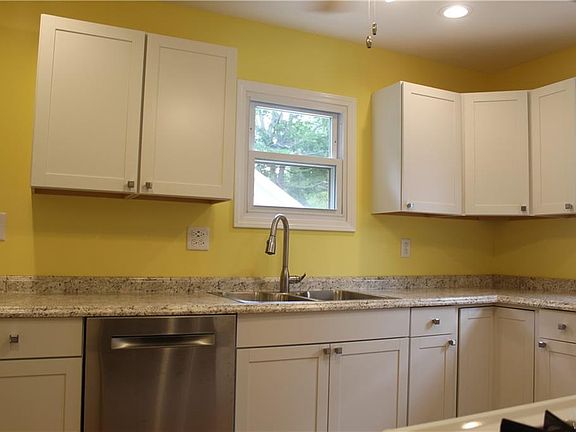 3rd image of 11 Dellwood Ave