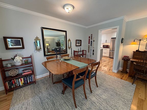 5th image of 110 Aurora Dr