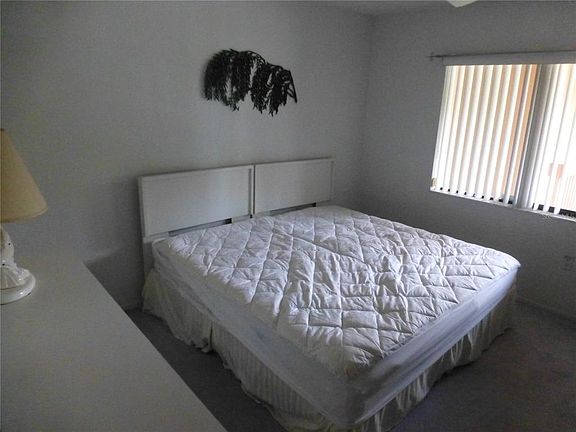 5th image of 102 Lakeside Dr #6