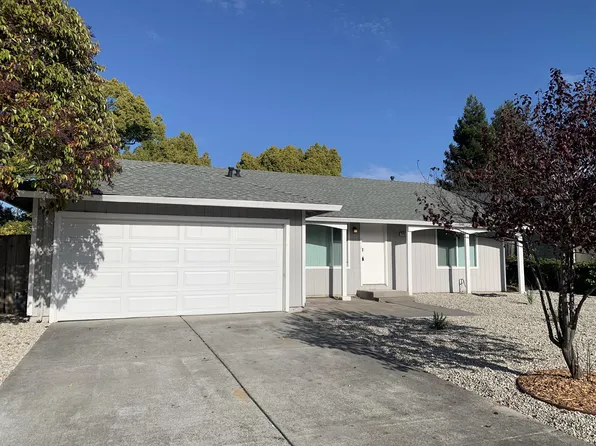 7181 Circle Dr, Rohnert Park, CA 94928