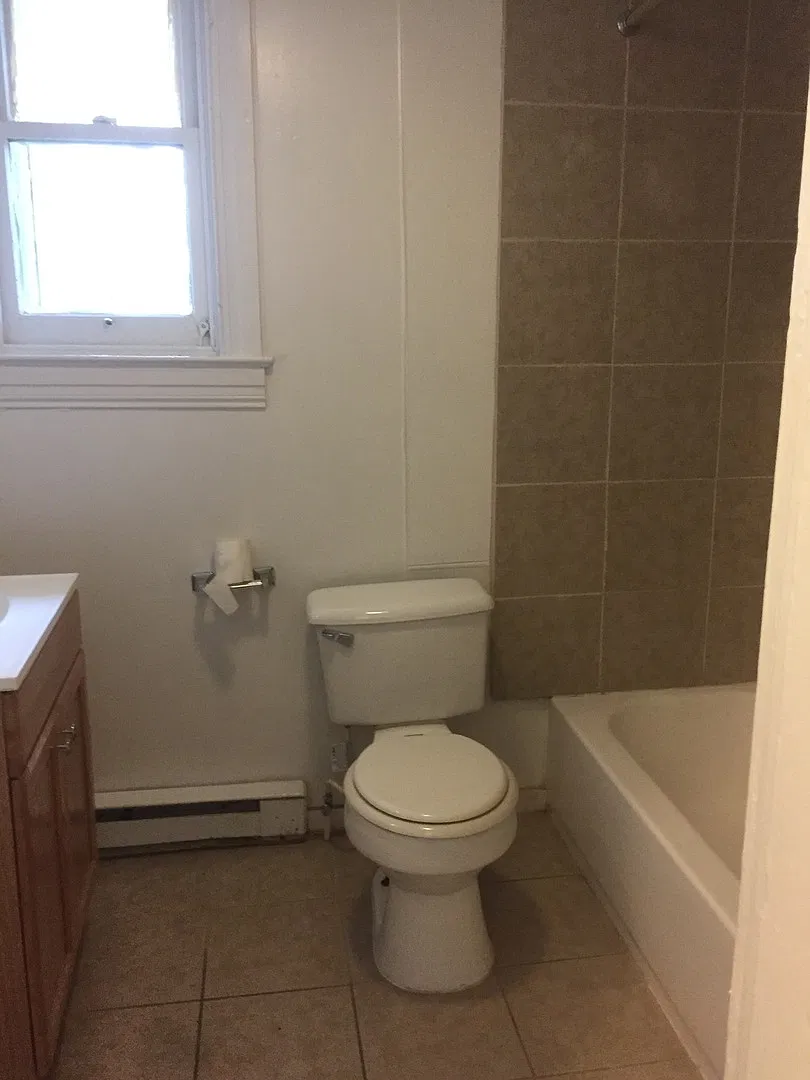 3-4 Bedroom 1 Bath with Parking and Laundry-York City SD — Photo 3