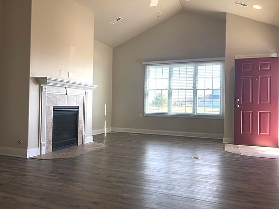 4th image of 735 Grove Way Unit A