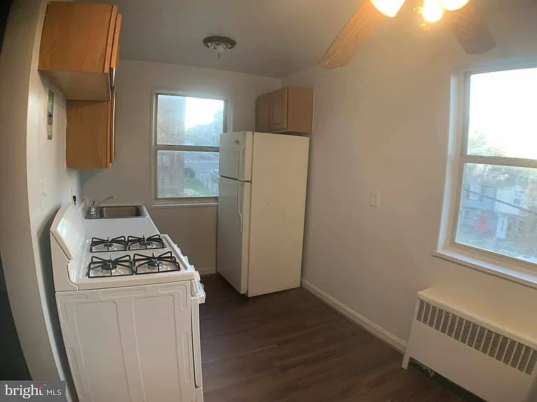 927 52nd St NE #4 — Photo 9