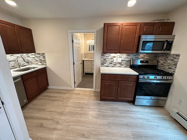 152 Saint James St #4 — Photo 8