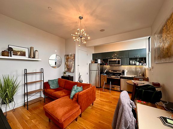 2nd image of 372 Kosciuszko St #401
