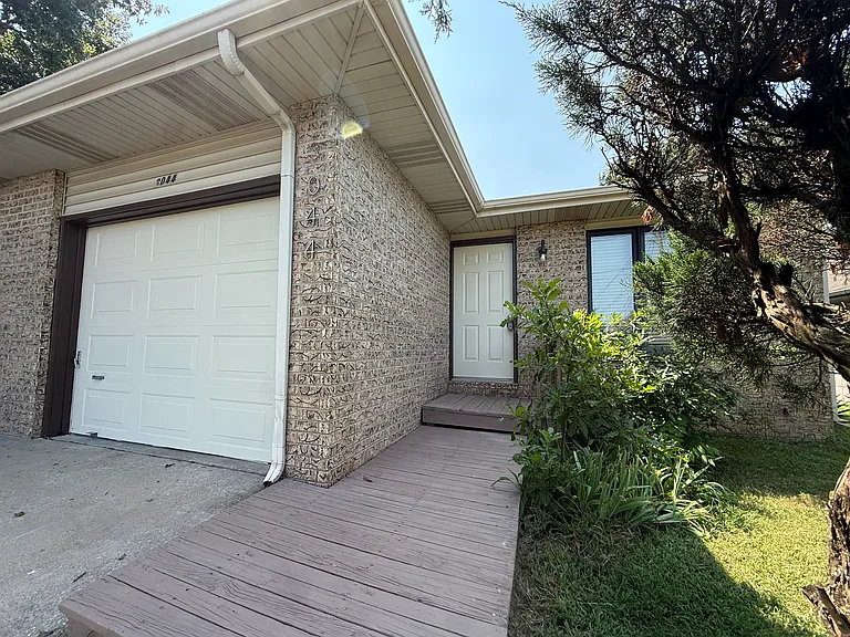 3044 W Greenwood St — Photo 9