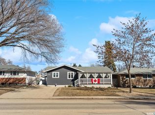 1306 W Ave N, Saskatoon, SK S7K0R3