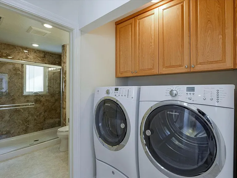 A full-size washer and dryer are available for your convenience, perfect for families and longer stays.