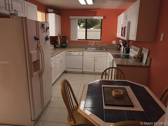 5th image of 10253 NW 33rd Pl