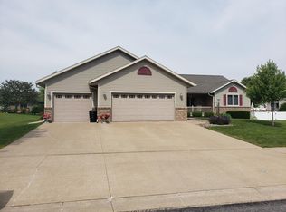 2203 Golfview Ln, Onalaska, WI 54650