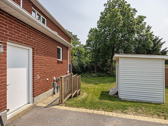 4th image of 272 Friarhill Cres