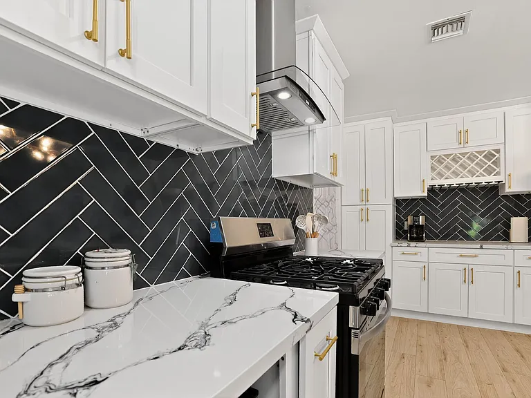 330 Eaton Dr #1 — Photo 23