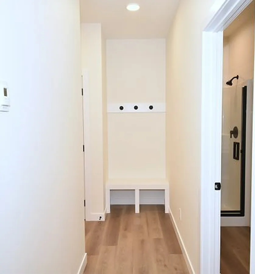 Sf351 - Alces Duplex: 3 Bed Upper Homes + 1 Bed Basement Suites In Alces Sw — Photo 4
